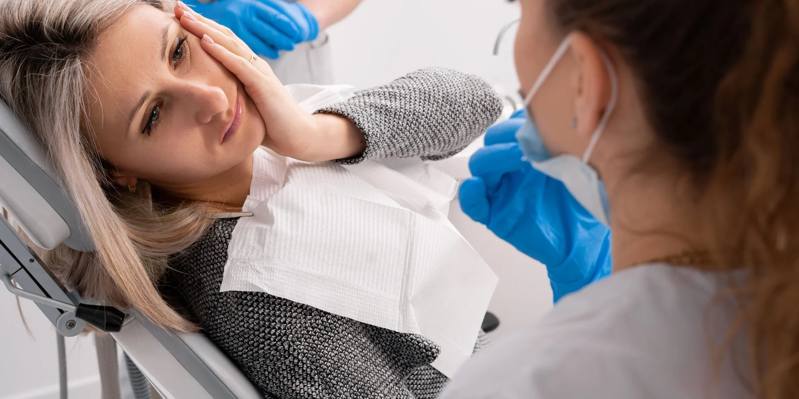 Dentist about to check a patient who is experiencing tooth pain