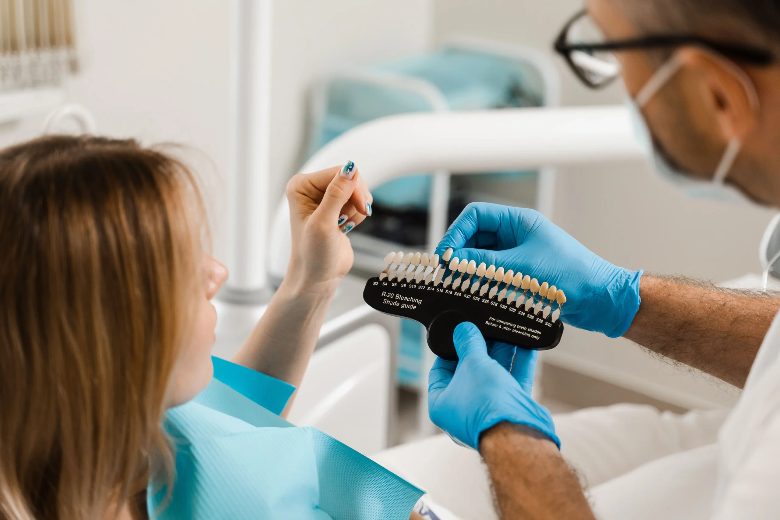 Treating yellow teeth at the dentist